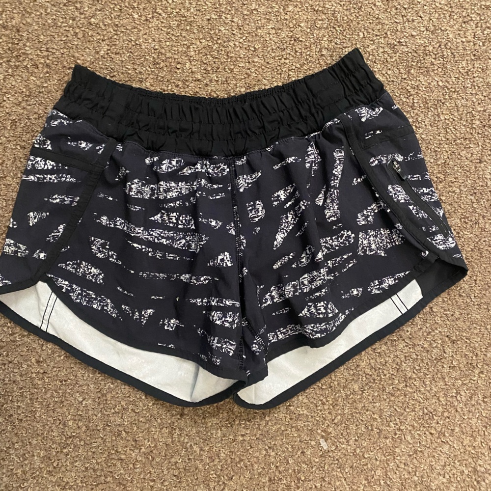 lululemon shorts size 6